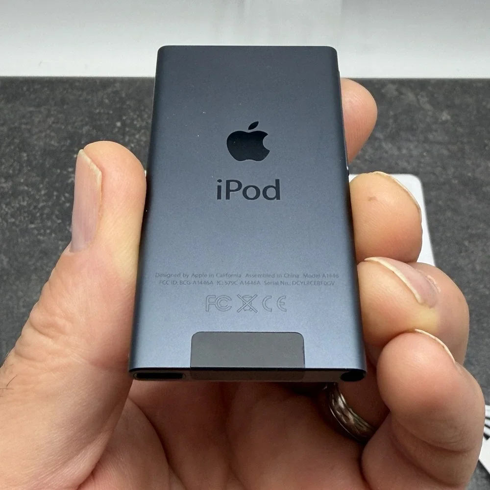 Apple iPod nano 7th Generation 16GB Slate Gray A1446